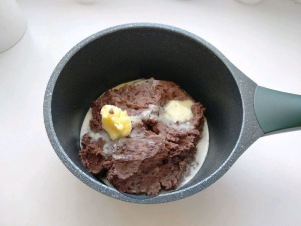 丑萌奶牛豆沙面包