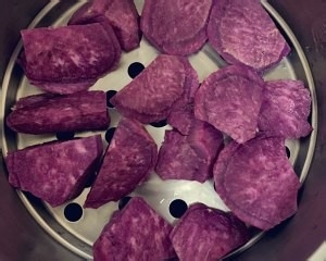 奶香紫薯蛋卷的做法