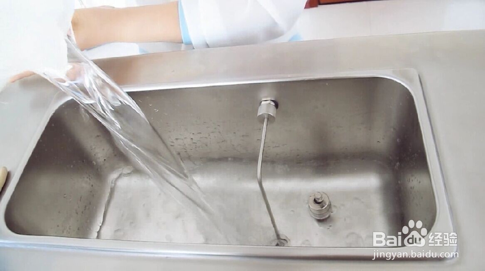 使用完商用冰激凌机后，如何清洗机器呢？