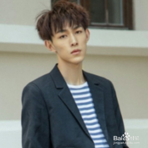 男生自拍姿势怎么摆