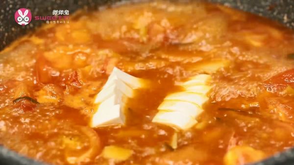 让人上瘾的番茄酸汤锅，料再多都不会浪费！