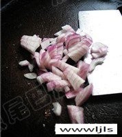 手抓羊羔排的做法