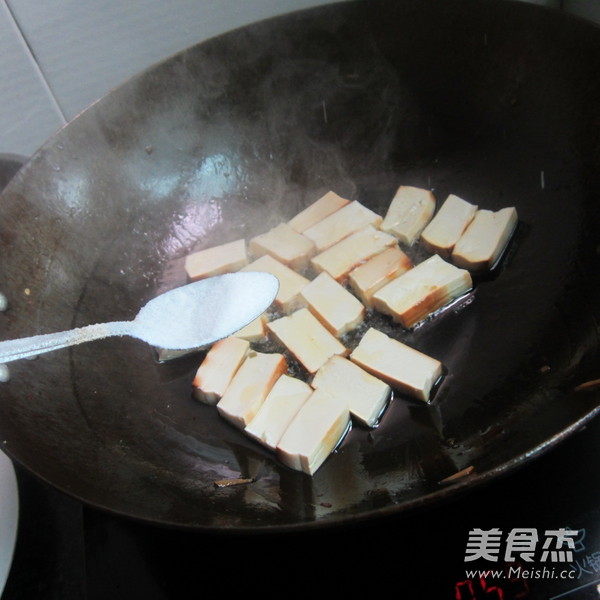 香干芹菜烧烤肠