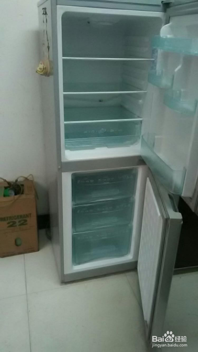 新飞冰箱176升里面灯坏了怎么换