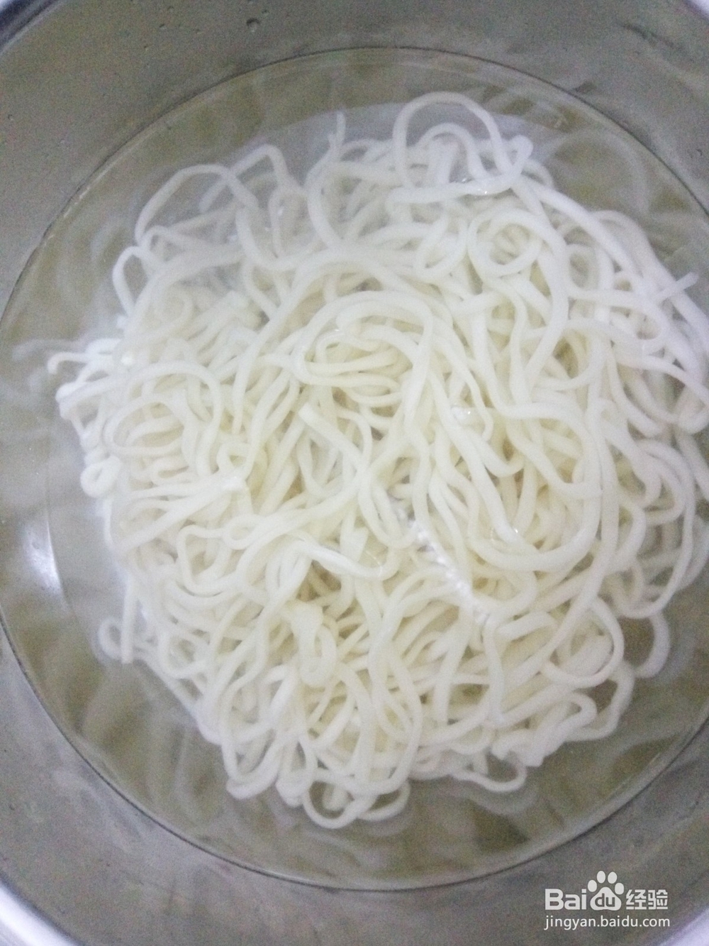 随性川味腊肠炒面