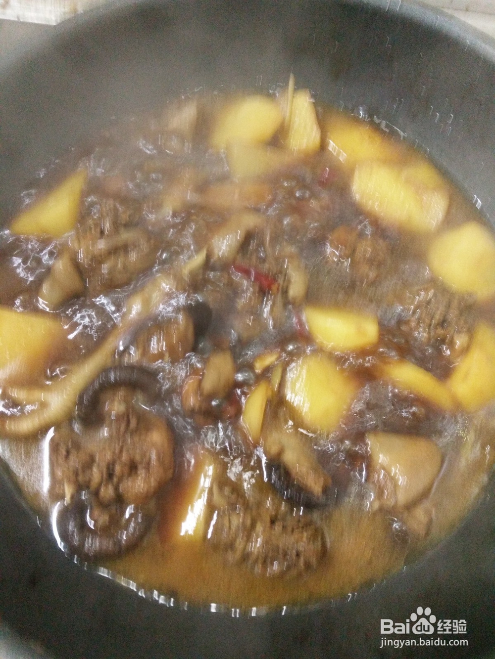 土豆焖鸡的做法