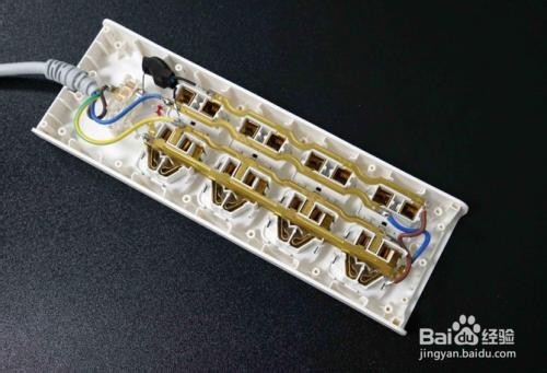 公牛装换插头怎么拆