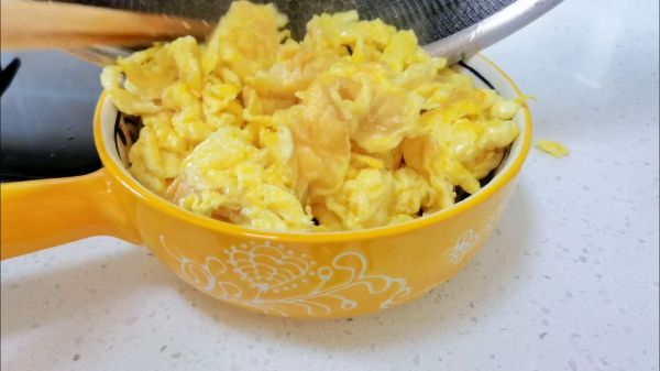 鸡蛋酱拌玉米面条
