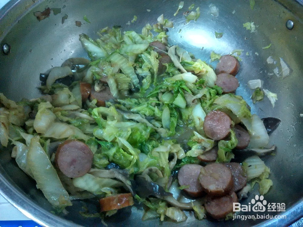 平菇炒香肠白菜