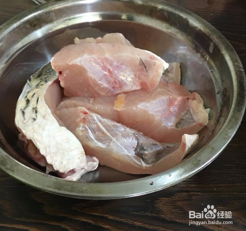 剖鱼时，不小心切破苦胆怎么办？