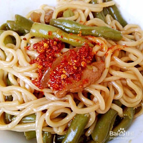在家怎样做豆角焖面条好吃