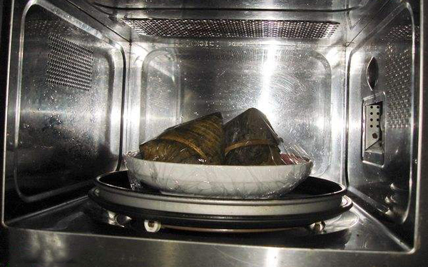 怎么用微波炉加热冰冻粽子