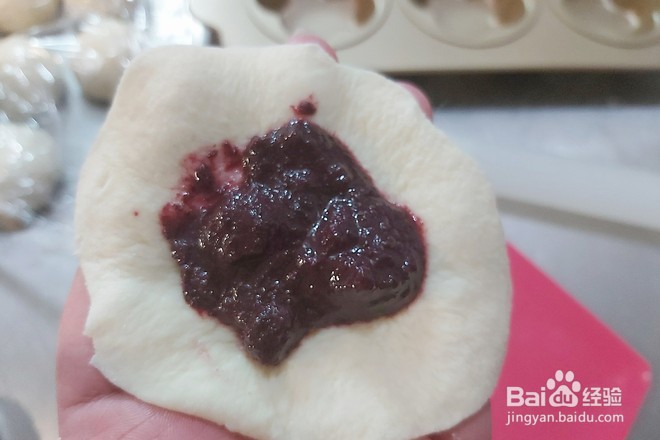 蓝莓果酱小餐包的做法