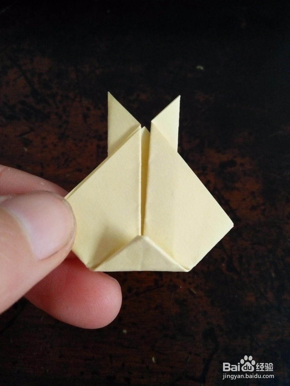 如何用纸折可爱的兔子