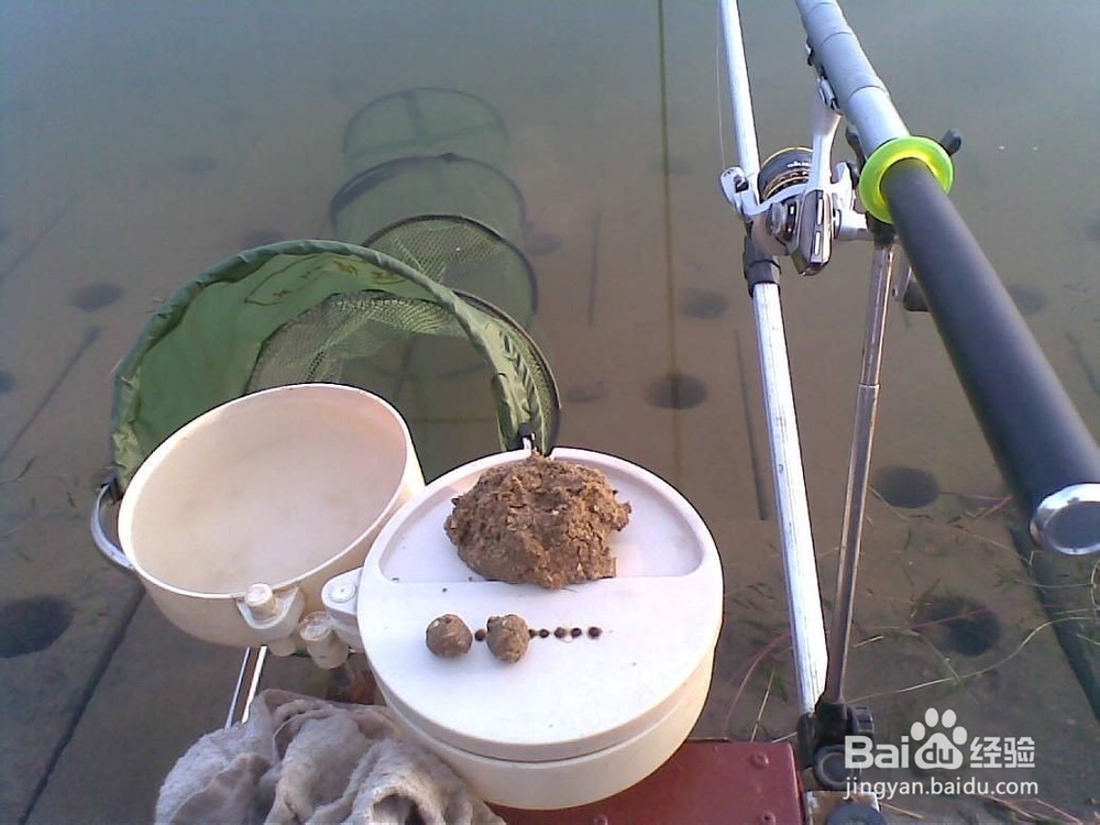 根据鱼的栖息和觅食习性选择钓位和钓点