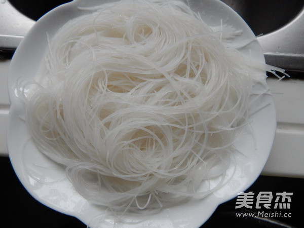 鱼片蒸粉丝的做法