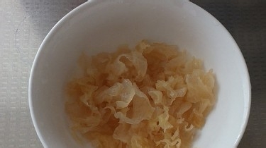 怎样做冰糖薏米银耳羹?