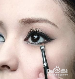 眼线新画法 能让眼睛放大2倍