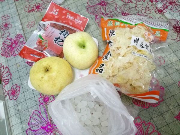 冰糖银耳雪梨羹