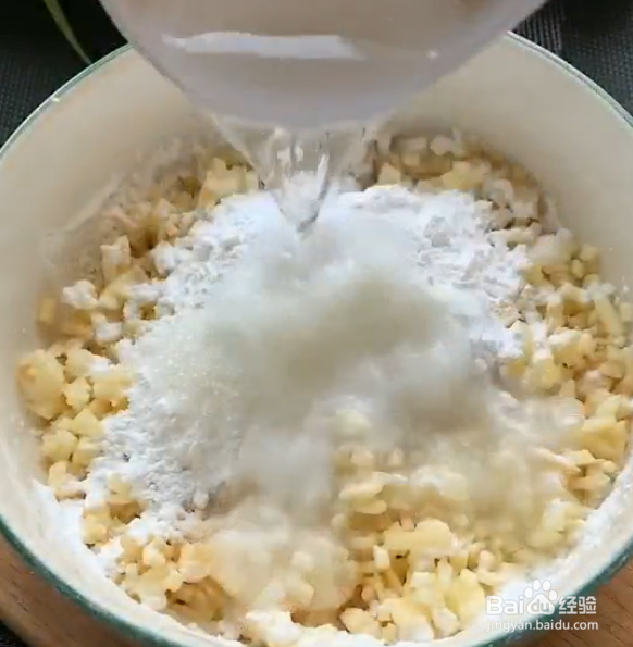 如何做软糯香甜的苹果煎饼
