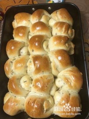 松软奶油果仁面包的做法