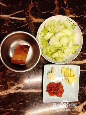 儿菜炒腊肉的做法