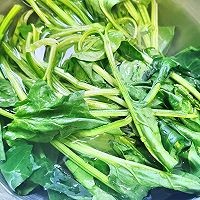 如何制作好吃又入味的粉丝菠菜