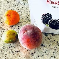 如何制作美味的夏日水果冰饮？