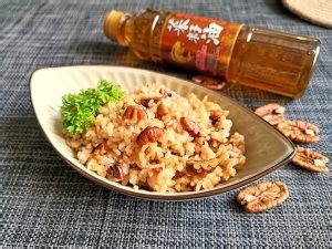 核桃炒饭的做法