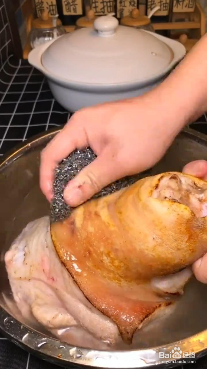 如何制作家庭版红烧肘子
