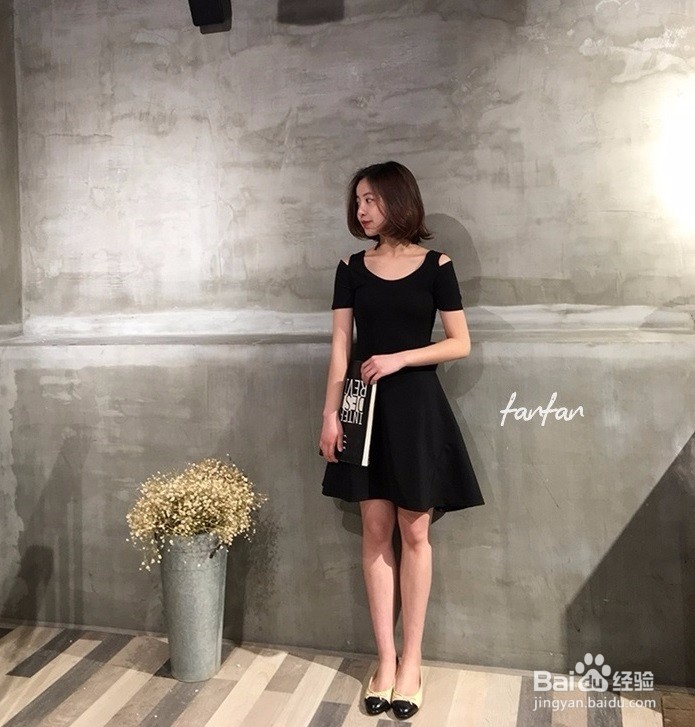 夏季小黑裙怎么搭配