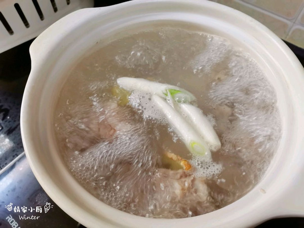 莲藕玉米排骨汤