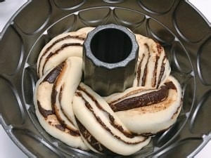 甜蜜的巧克力面包卷