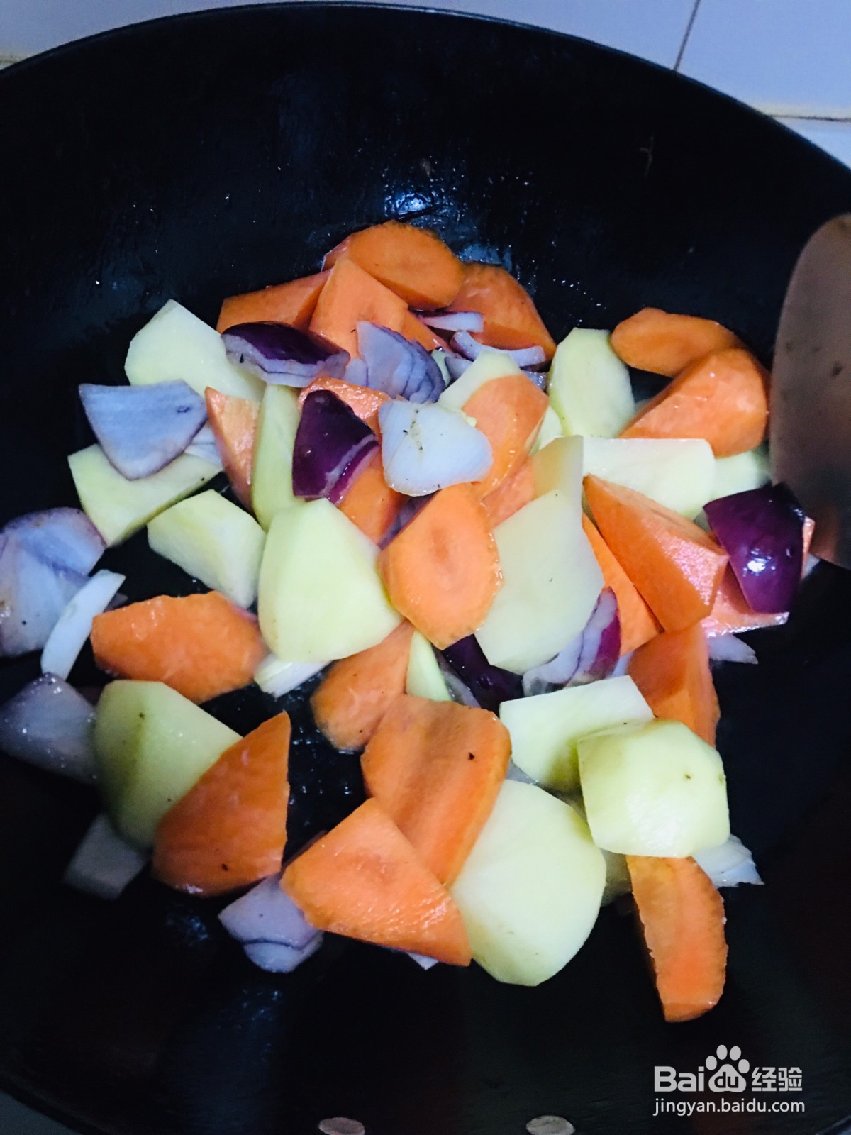 胡萝卜土豆炖牛腩的做法