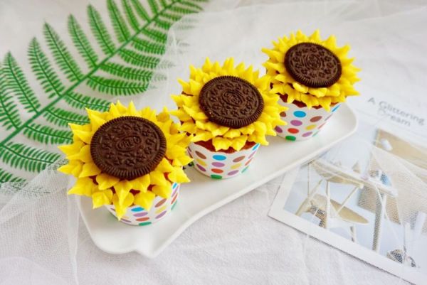 奥利奥向日葵纸杯蛋糕#美的FUN烤箱.焙有FUN儿#