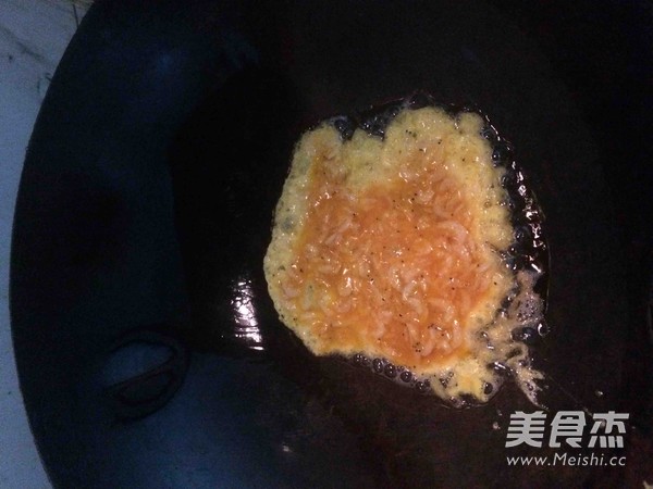 虾皮煎蛋的做法