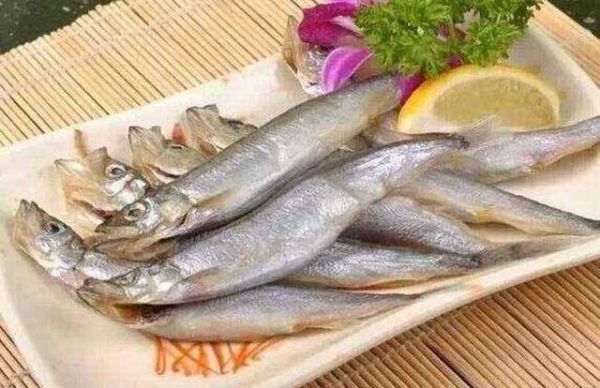 香煎多春鱼简单营养价值高