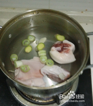 <b>回锅肉的简易做法（小油菜版）</b>