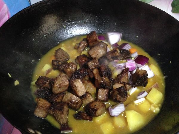 咖喱牛肉盖浇饭