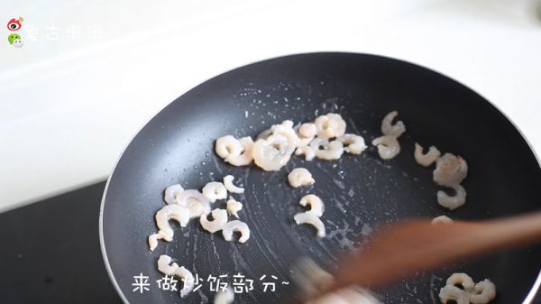 奶香茄汁蛋包饭