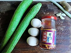 剁椒丝瓜炒鸡蛋