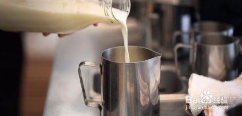 如何用咖啡机打一杯细腻绵滑的奶泡？