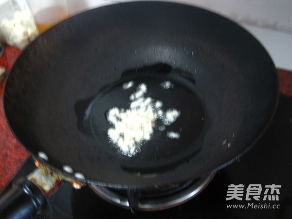 香芹炒小墨鱼