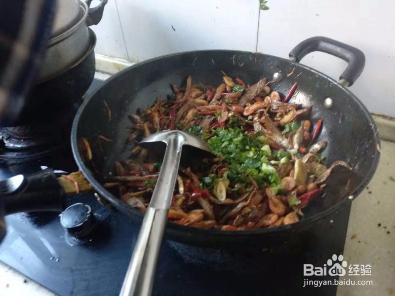 炒干巴鱼的做法