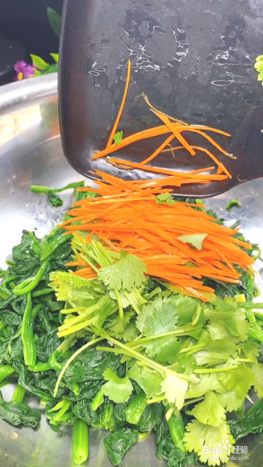 如何制作清爽可口的老醋菠菜花生米