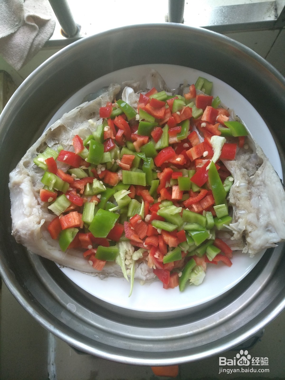 健康美味的私房创意青红双椒剁椒大头鱼鱼头做法