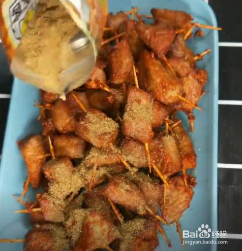 如何制作孜然牙签肉？
