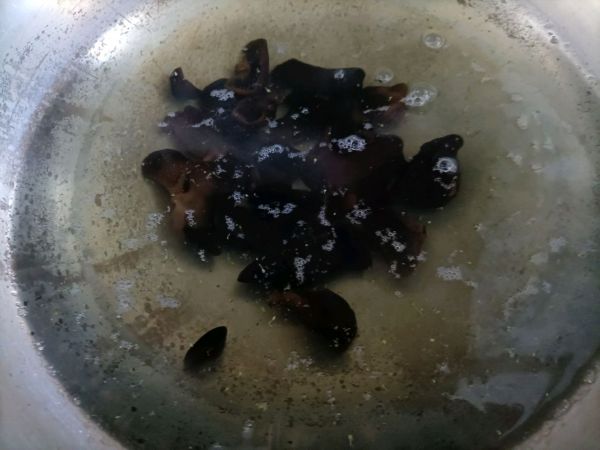 炝拌西兰花木耳