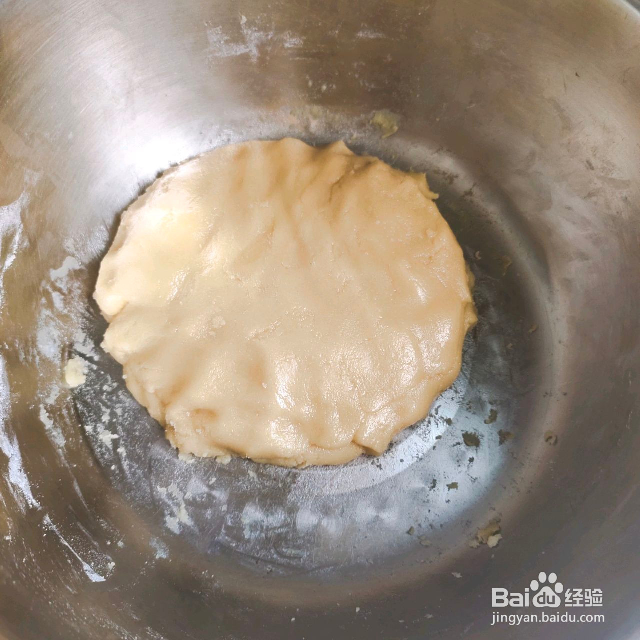 莲蓉蛋黄月饼的做法