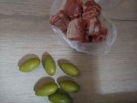 青橄榄排骨汤的做法